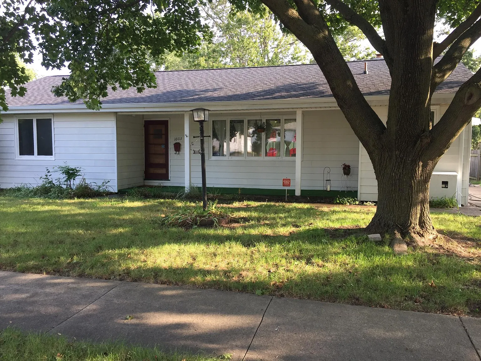 1603 W John St photo 1