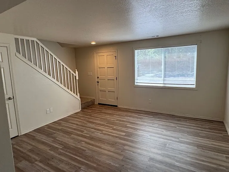 600 W 1st St #9 — Photo 3