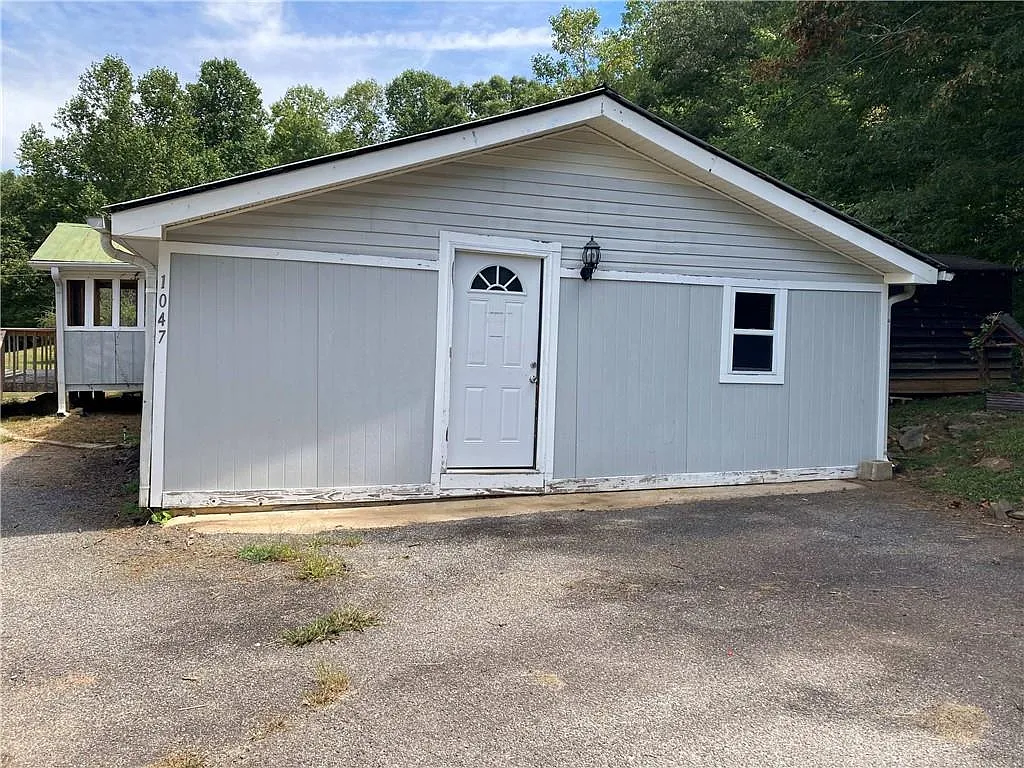 3 bed, 2.0 bath, 1644 sqft, $1,500 — Photo 2