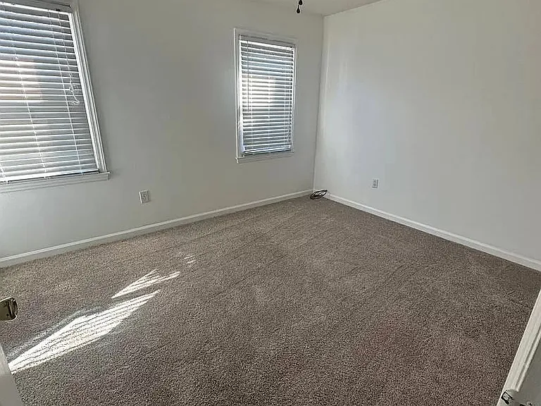 102 Lullwater Dr — Photo 13