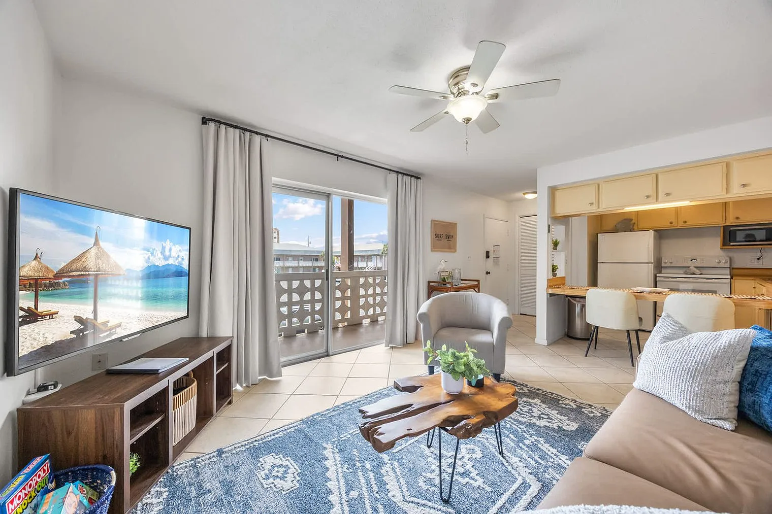 2 bed, 1.0 bath, 742 sqft, $3,870 — Photo 2
