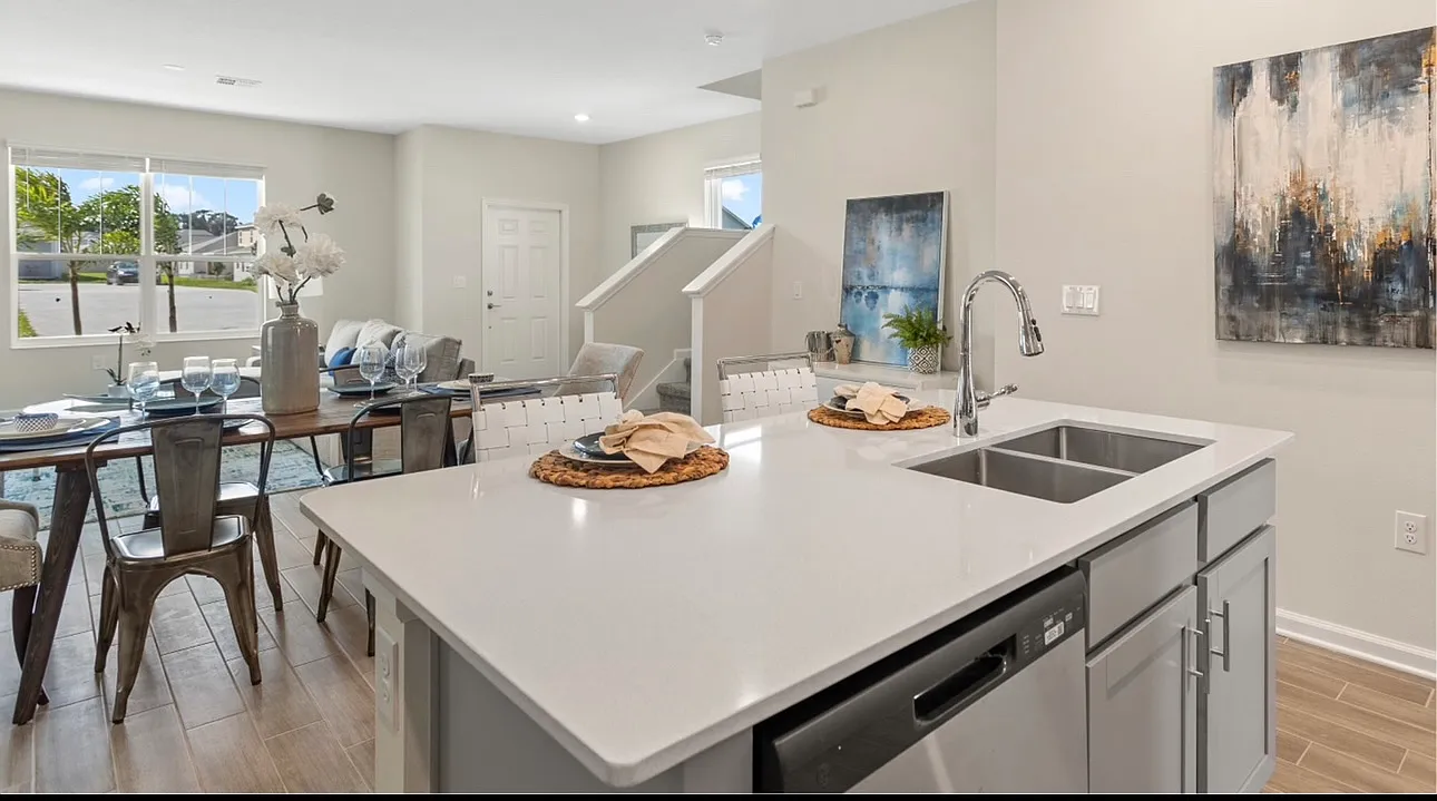 4 bed, 2023 sqft, $2,550 — Photo 4