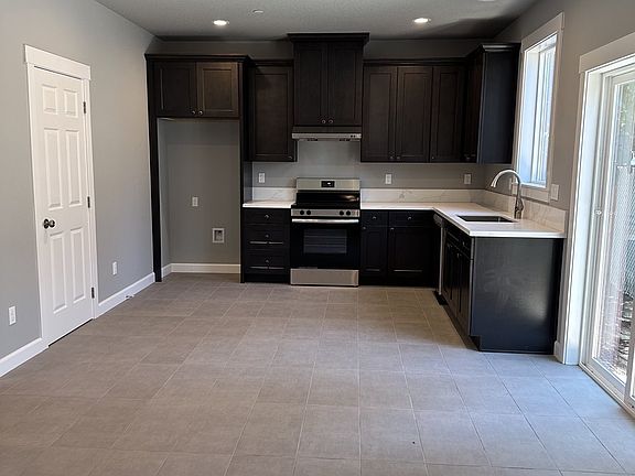 3rd image of 4837 SE 118th Pl