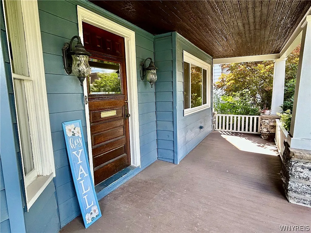 3 bed, 1.0 bath, 3648 sqft, $1,975 — Photo 2