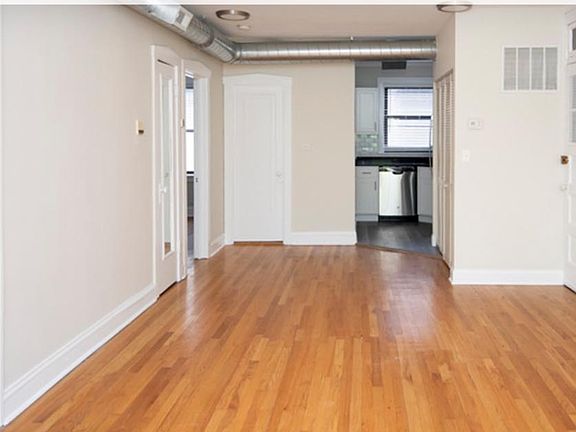 3rd image of 1253 W Henderson St APT 1