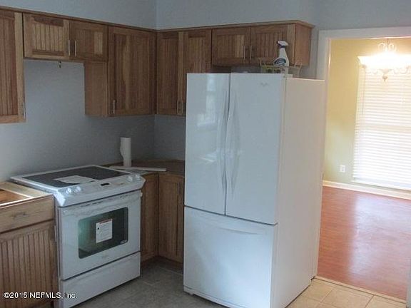 4th image of 2467 Lakeview Dr