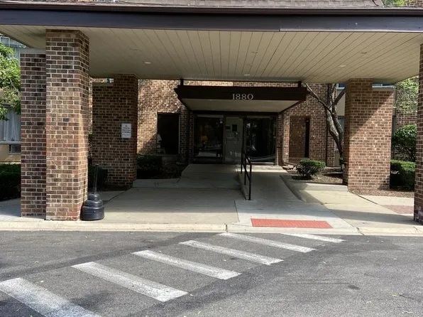 1880 Bonnie Ln APT 311, Hoffman Estates, IL 60169