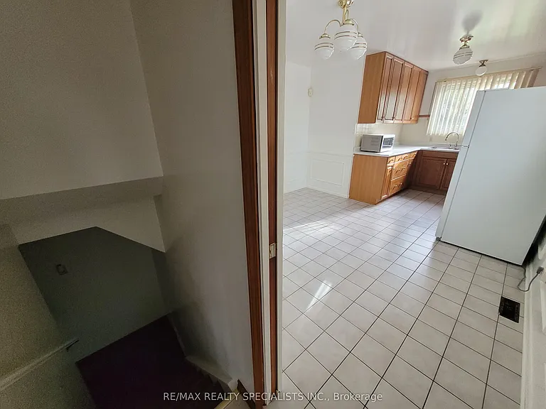 27 Toulon Cres — Photo 25