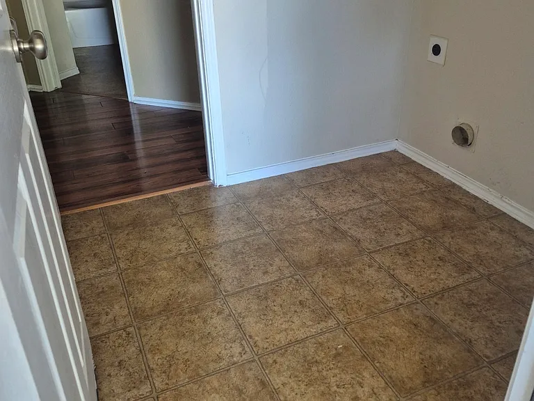 6725 Mundo Dr — Photo 15