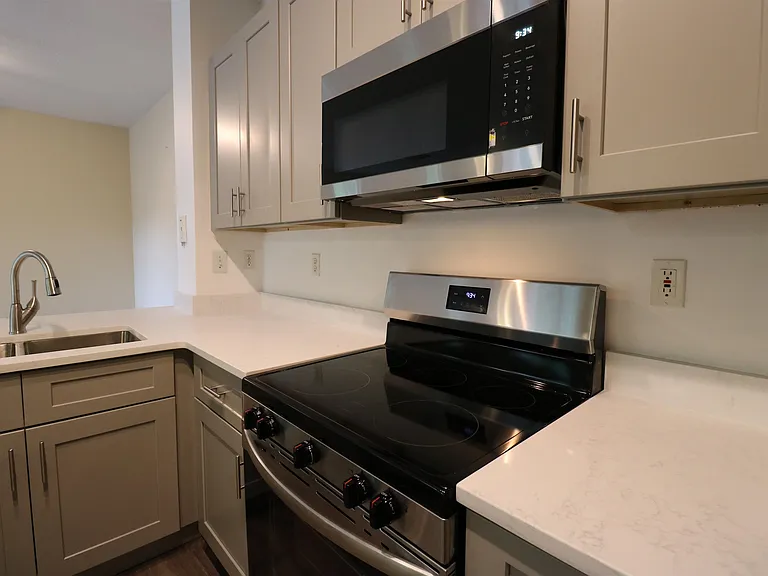 560 Florida Club Blvd #301 — Photo 2