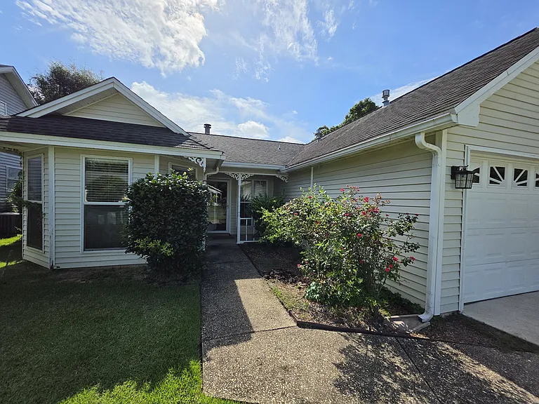 148 Meadowbrook Ct — Photo 2