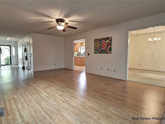 5th image of 742 N Washington Ave