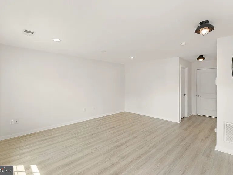 36 Madison St — Photo 5