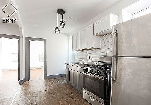 3rd image of 1930 Pacific St #3M