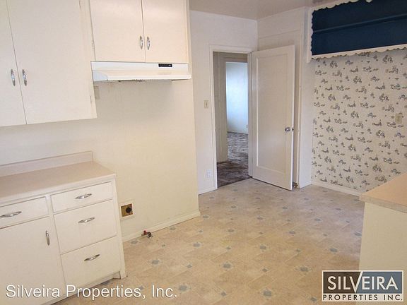 4th image of 214 W Tunnell St
