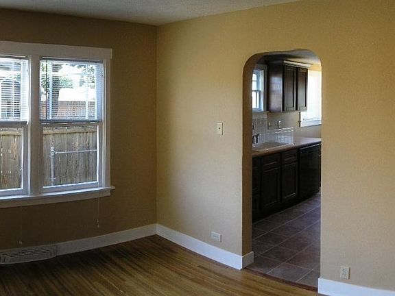 5th image of 2220 E Everett Ave