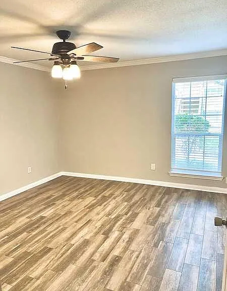 1880 White Oak Dr — Photo 16