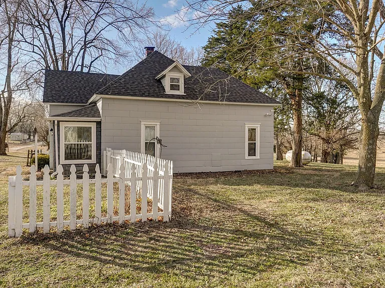 1528 Hidden Valley Rd — Photo 31