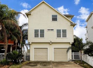 427 Hana Dr, Tiki Island, TX 77554