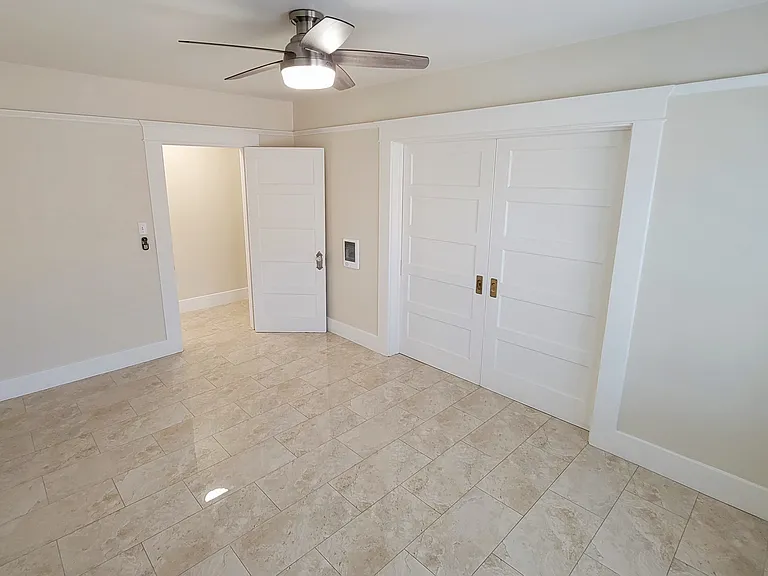 986 E Main St — Photo 12