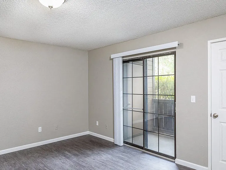 Springhill Apartments — Photo 38