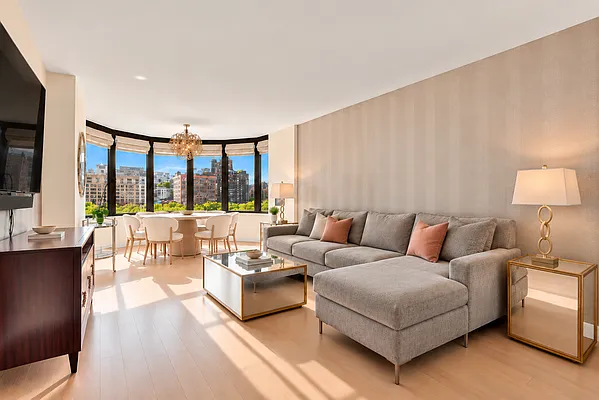Living room, photo 2