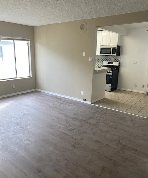 11446 Califa St #6 — Photo 6