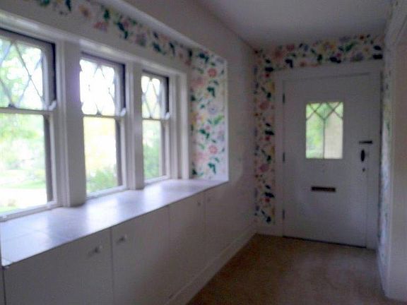 2nd image of 3303 Menlo Ave