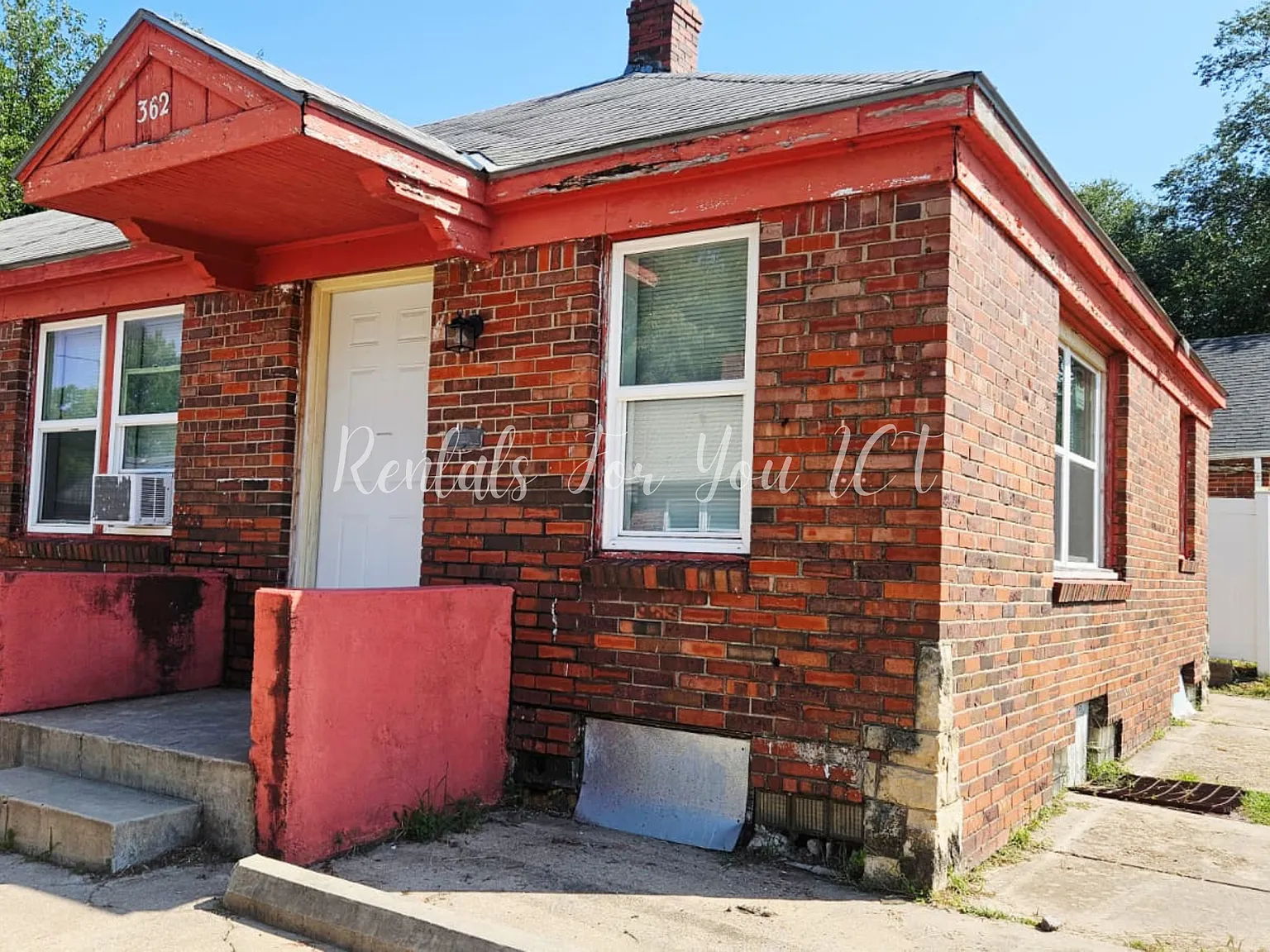 362 S Hydraulic St — Photo 1