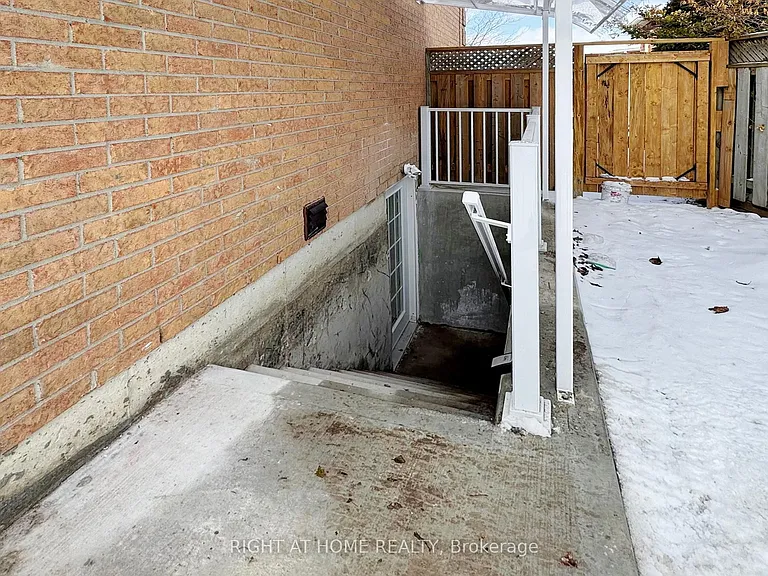 11 Hawker Ct #BASEMENT — Photo 24