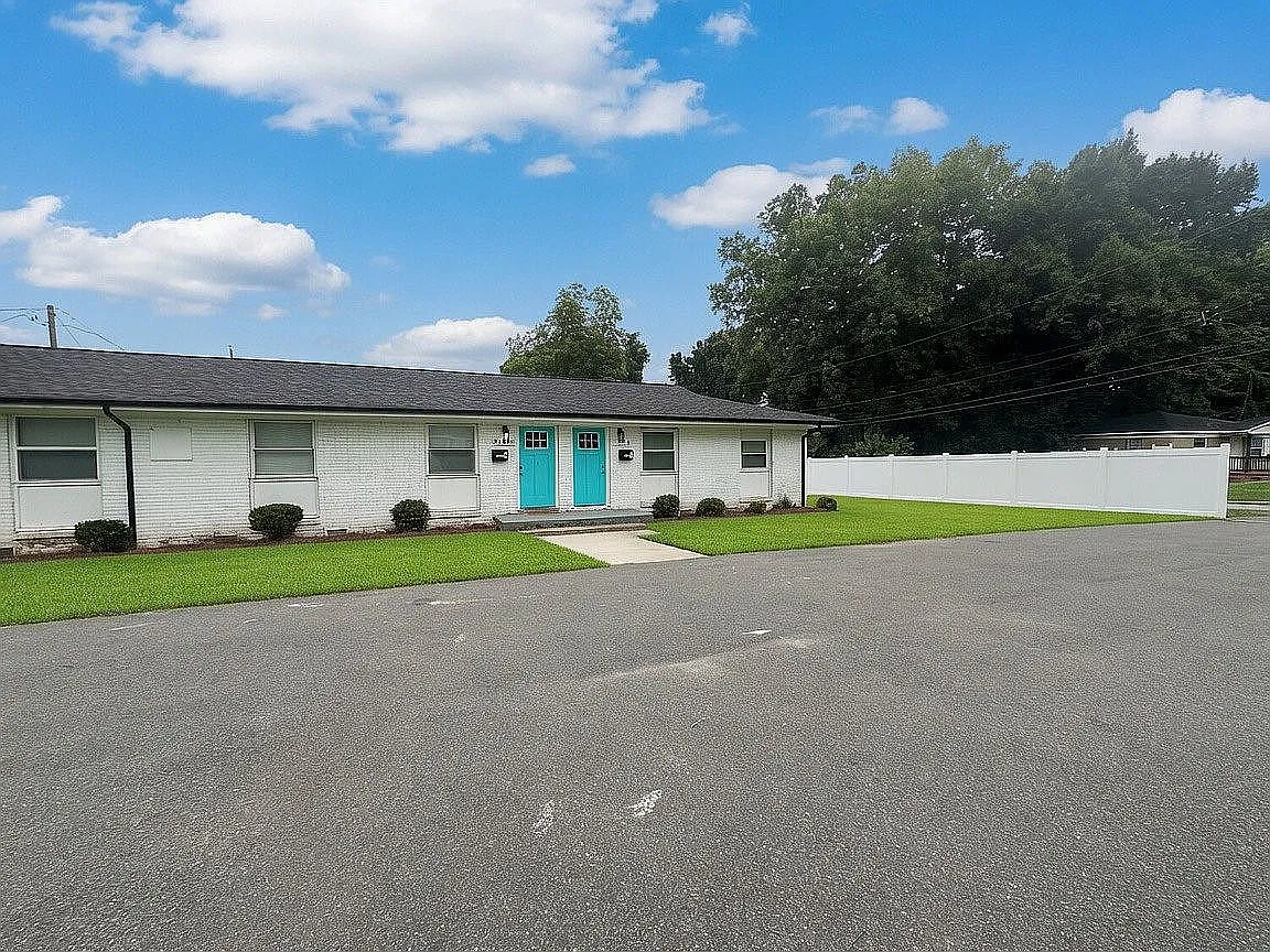 2 bed, $1,275 — Photo 1