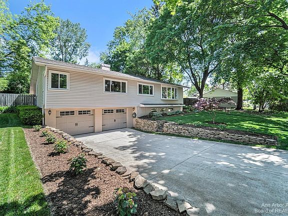 2nd image of 2529 Towner Blvd