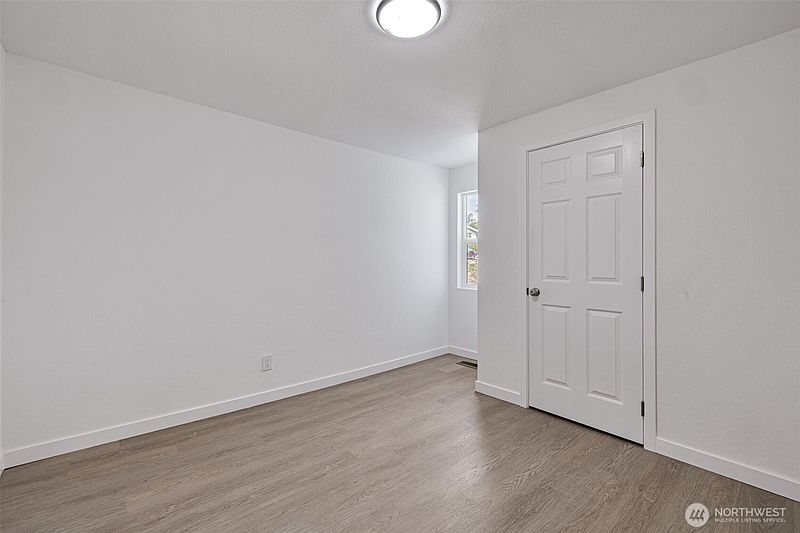 5th image of 6325 S Eddy Court