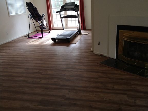 family room, slide door to back deck