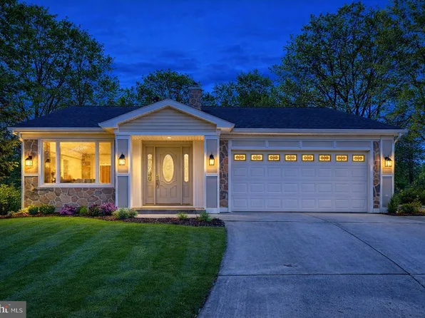 583 Ariel Ct, Mechanicsburg, PA 17055