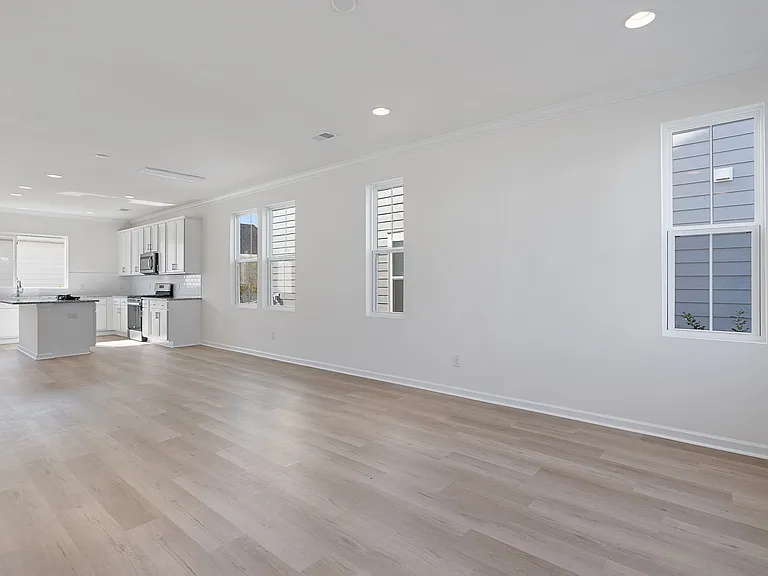 619 Southview Ln — Photo 10
