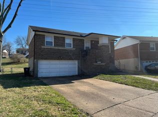9026 Lemona Dr, Saint Louis, MO 63123