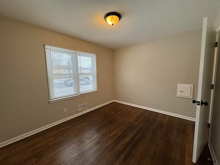8129 W Villard Ave — Photo 12