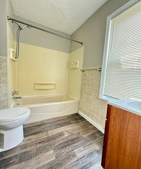 460 Woodward Ave #8 — Photo 6
