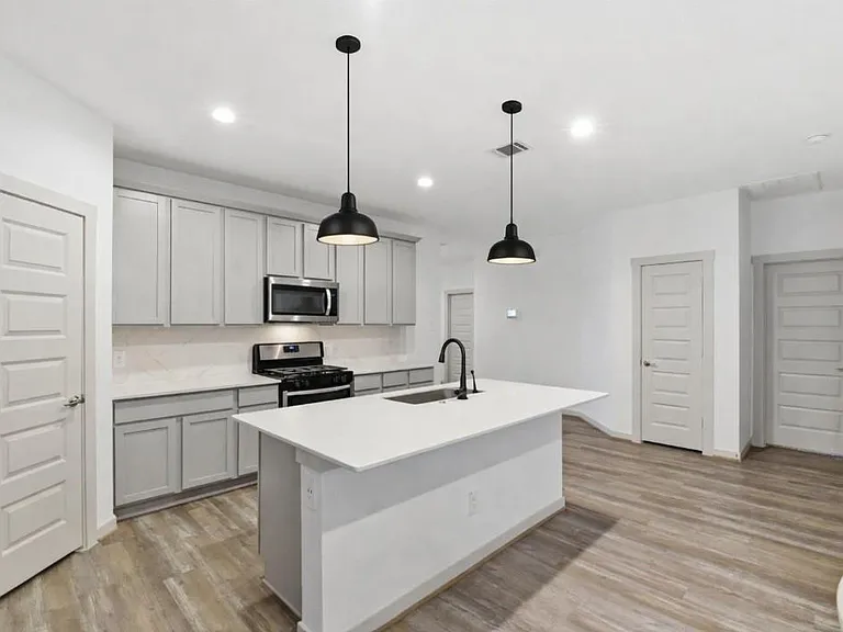 19035 Denstone Cliff Way — Photo 5