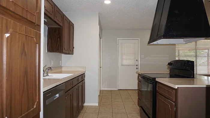 9904 Runnymeade Pl — Photo 5