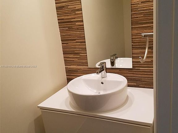 5th image of 1090 Sorrento Dr #1090