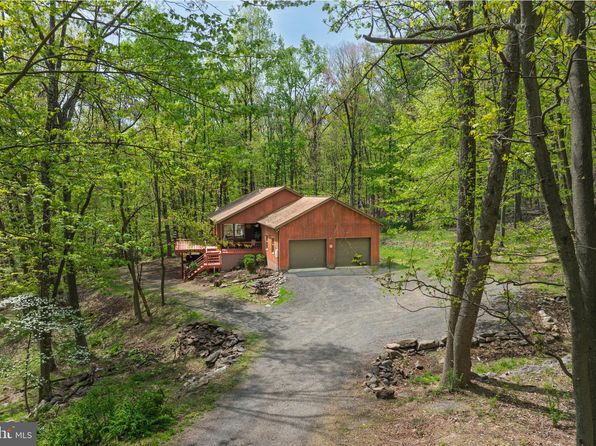 121 Pendragon Ct, Paw Paw, WV 25434