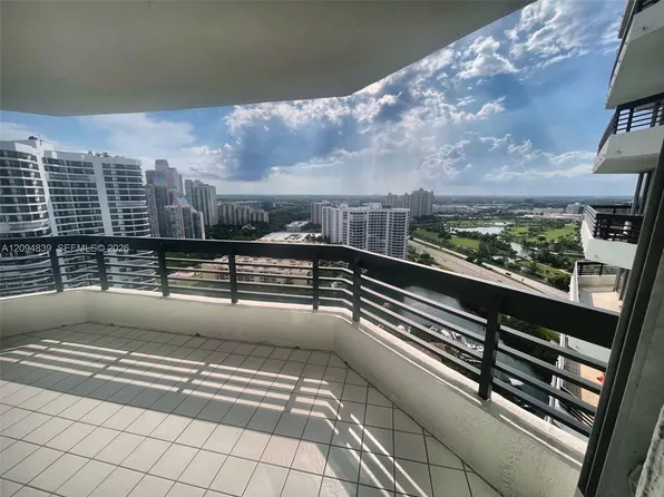 3500 Mystic Pointe Dr, Aventura, FL
