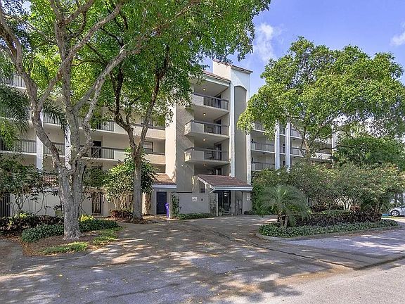 2nd image of 820 Lavers Cir APT G309