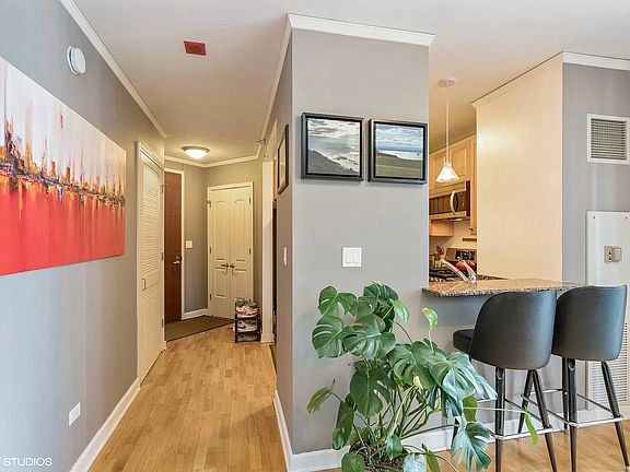 4th image of 420 E Waterside Dr Unit 704
