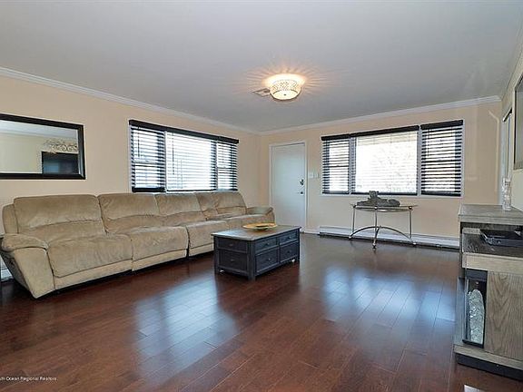 4th image of 10 Piccadilly Ct