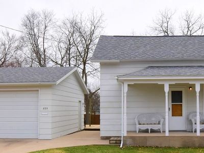 825 E Union St, Manchester, IA, 52057