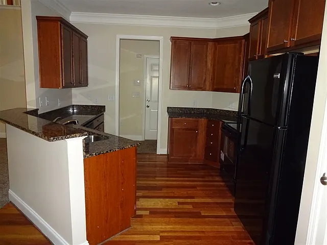 5 bed, 3.0 bath, 2379 sqft, $2,560 — Photo 2