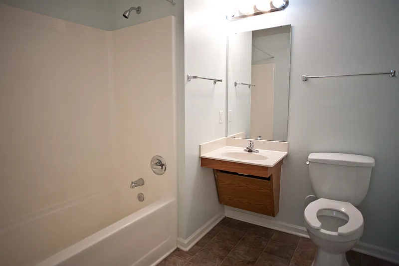110 S Roberson St — Photo 4